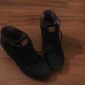 Black Suade Toms Wedge Shoe. Women’s size 8